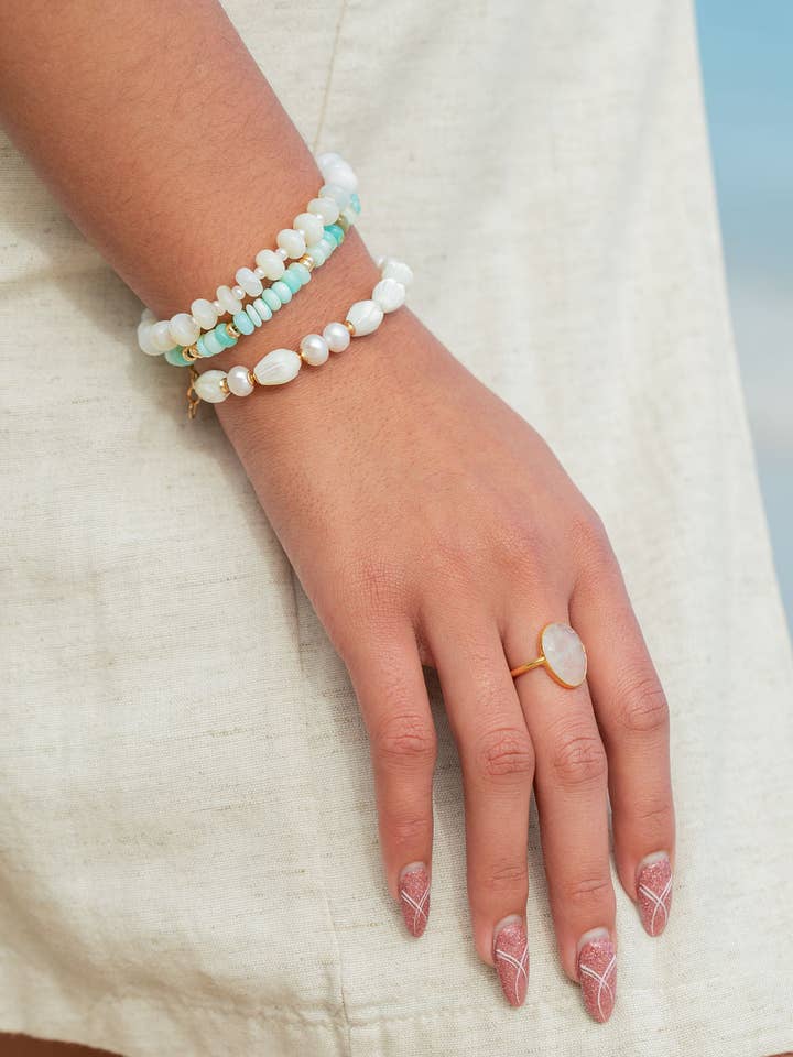 Bracelet en or avec opale bleue péruvienne - Mana'olana pour la vente par Ke Aloha Jewelry