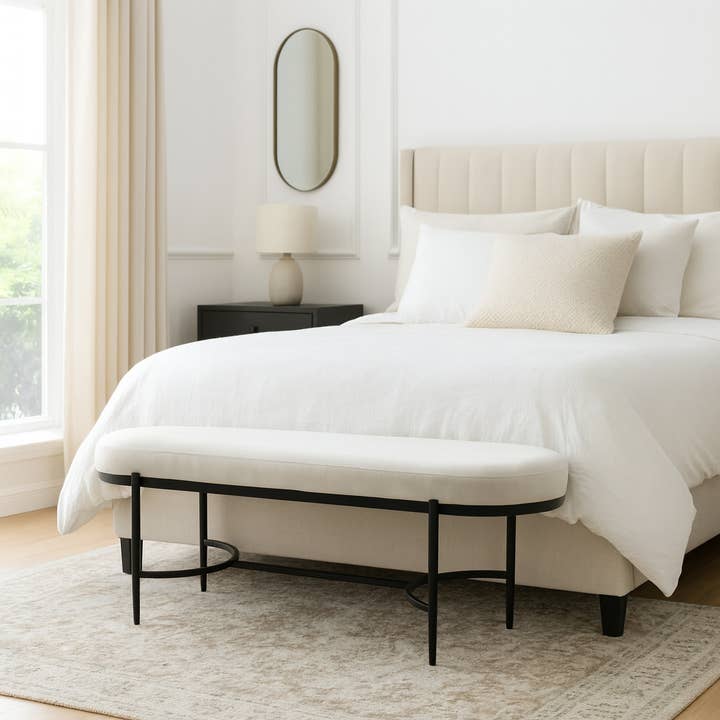 Banc - Cadre en métal avec revêtement en velours crème, 48 po. pour la vente par Elevarre