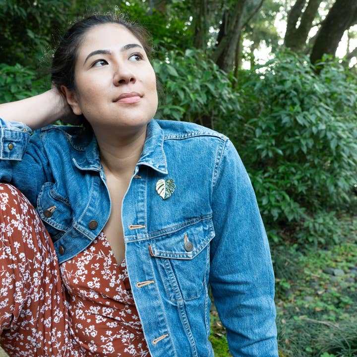 Happily Plants - Wholesale Lapel Pin/Button - Variegated Monstera Albo Plant Enamel Lapel Pin7