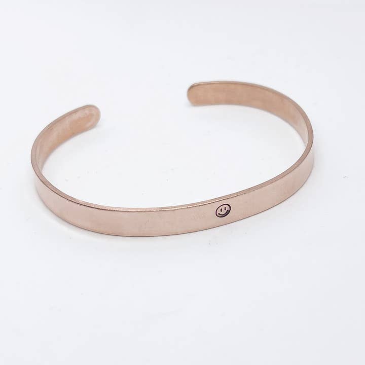 Bracelet jonc en cuivre fait main Smiley Face pour la vente par Lilaandjoy