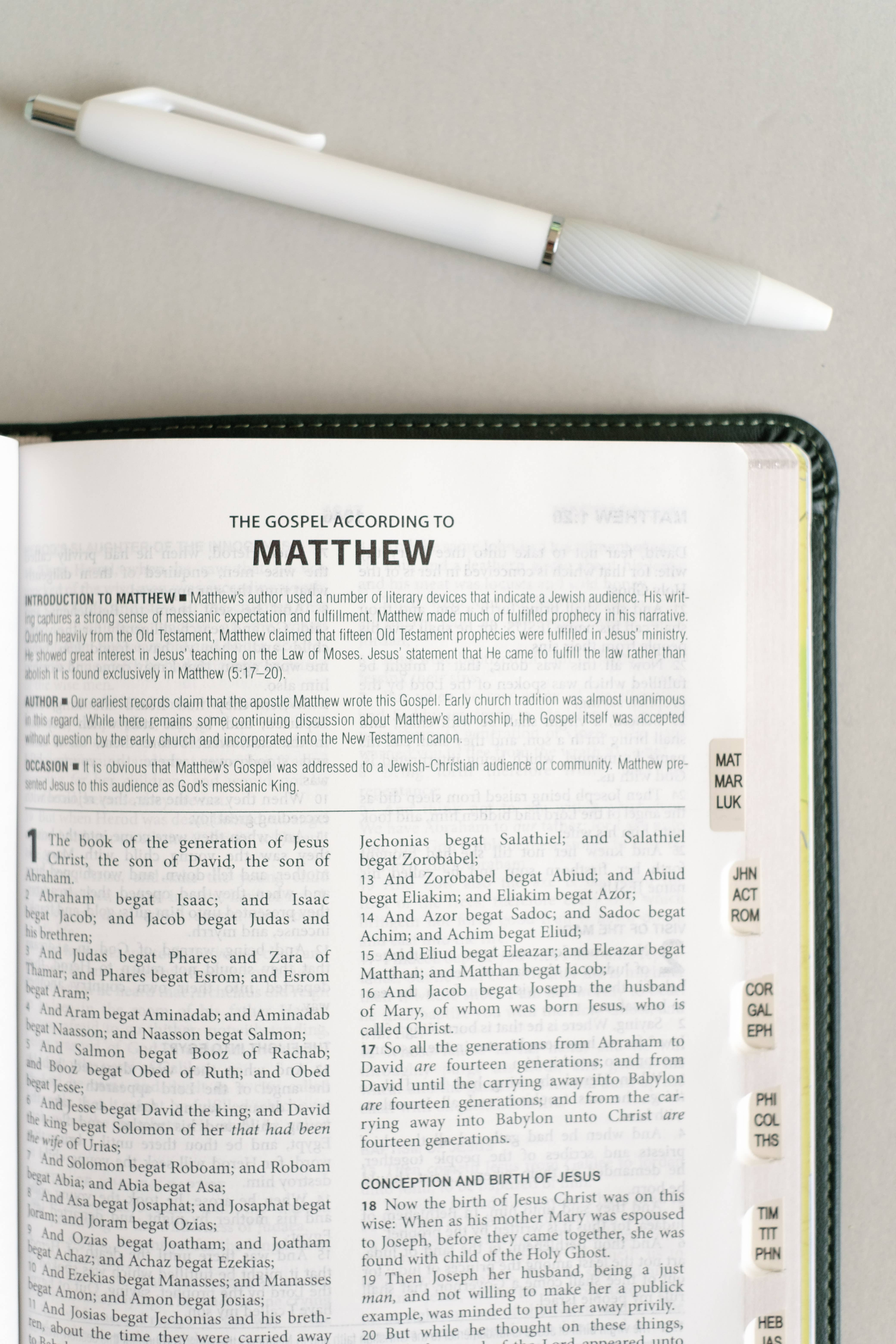 Barbour Publishing, Inc. - Wholesale Reference - The KJV Study Bible, Indexed (Evergreen Fog)2