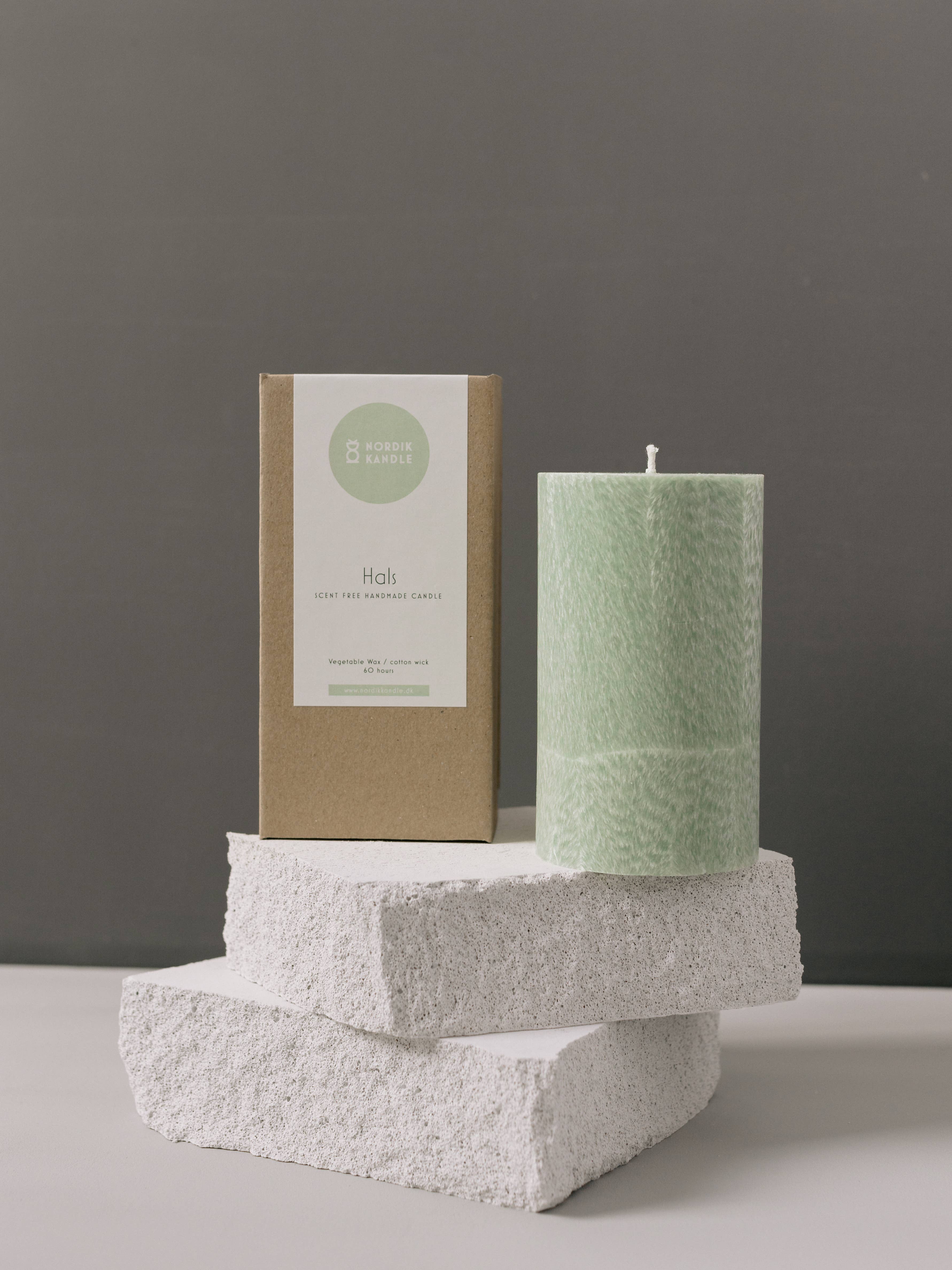 NORDIK KANDLE – Engroshandel Søjlelys – Hals rund stearinlys af naturlig plantevoks1