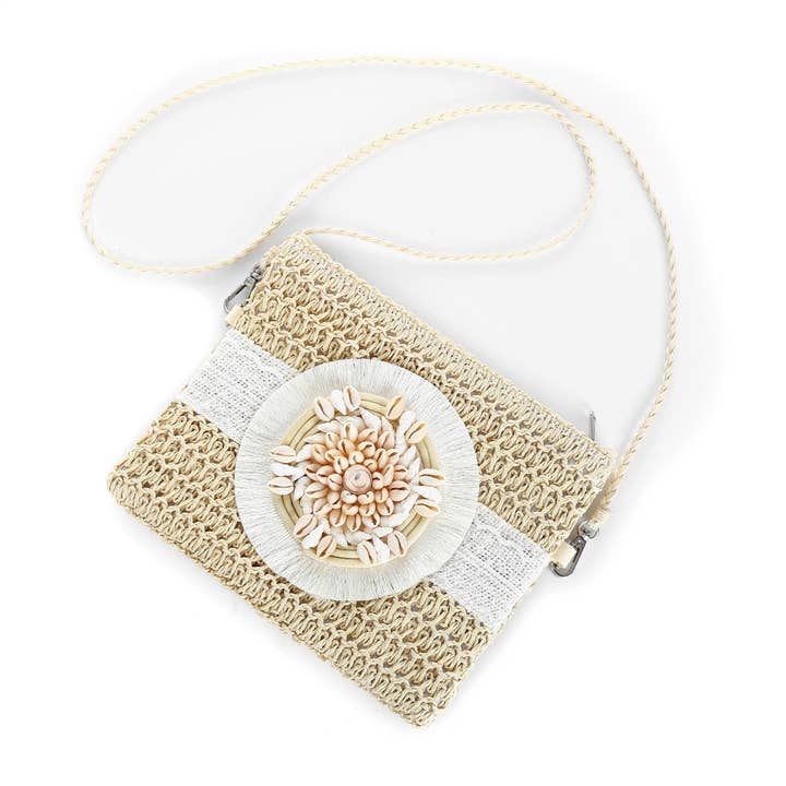 Crème - Sacs à bandoulière en paille Sea Shells pour la vente par Shine Mark Accessories