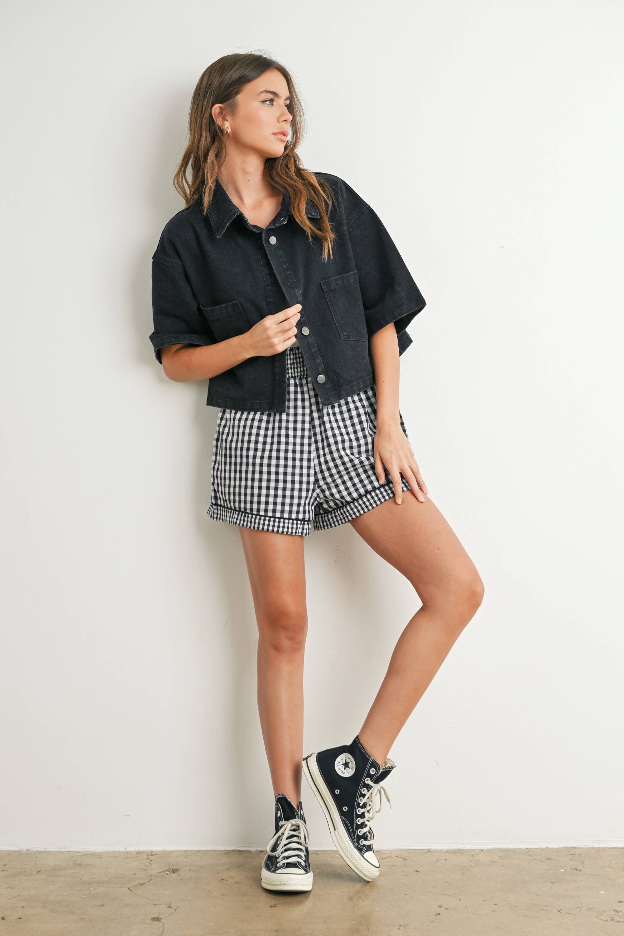 BUTTERMELON - Vendita all'ingrosso Camicia - Donna - Camicia cropped con bottoni frontali - BMJ768136