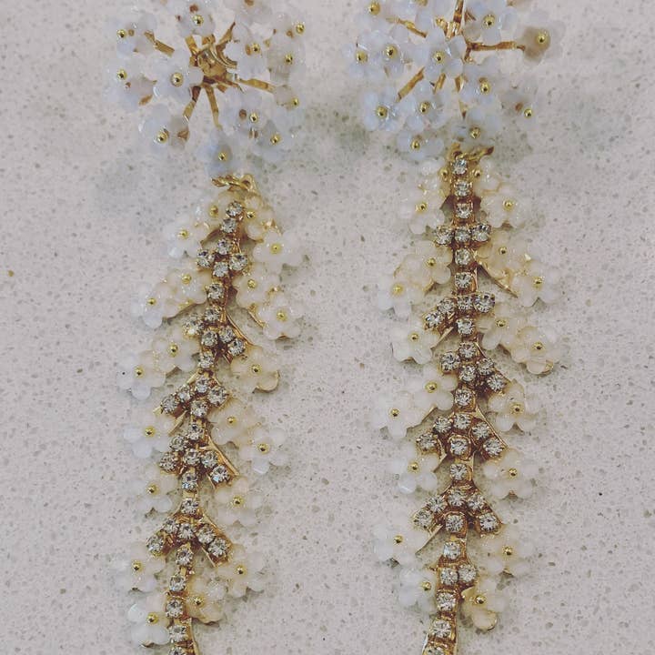 Fleurs ivoire pour la vente par JAG/ged Edge Jewelry