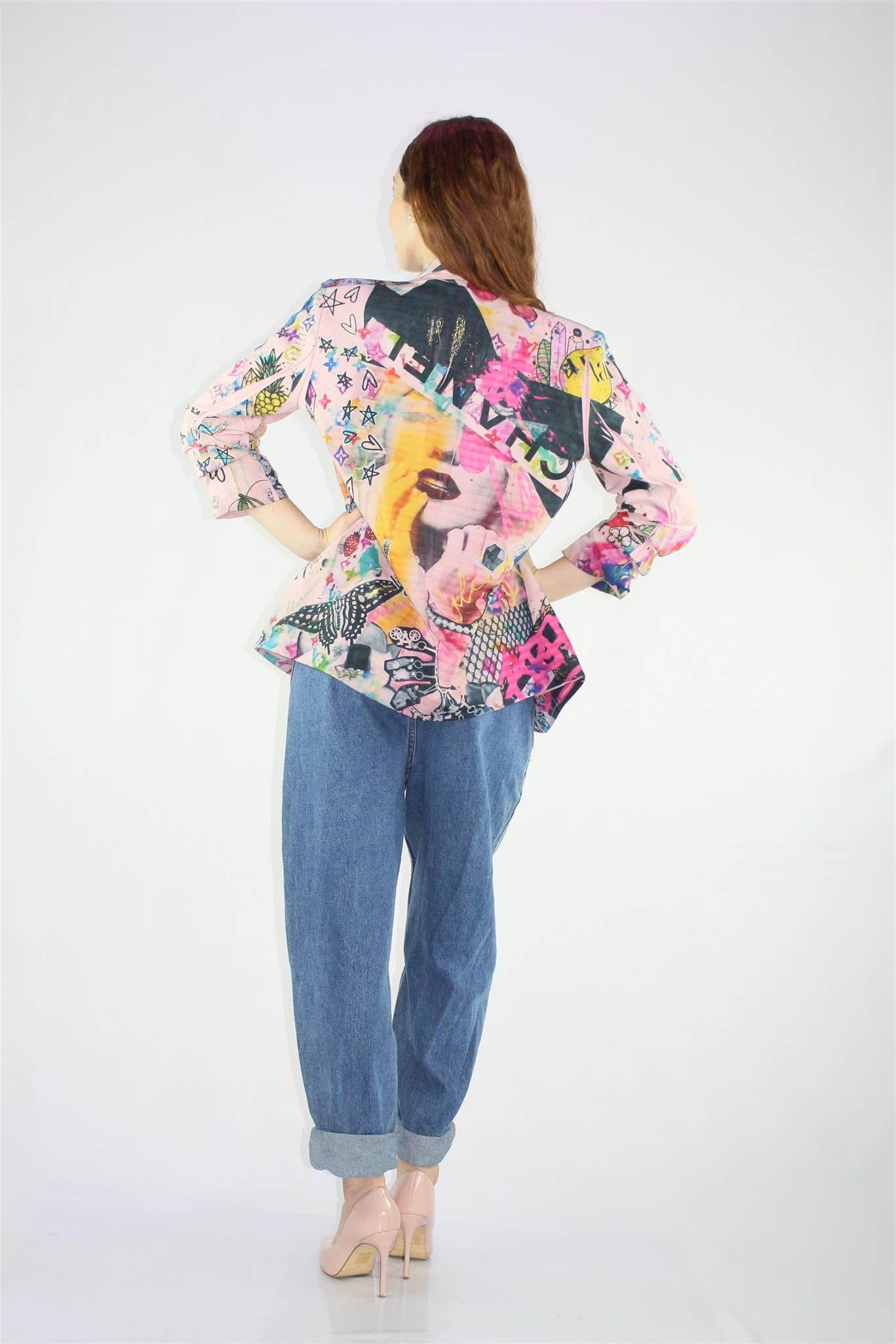 apiedinudinelparco - Vendita all'ingrosso Giacca - Donna - GIACCA BLAZER DONNA MANICHE ARRICCIATE FANTASIA STREET ART 6