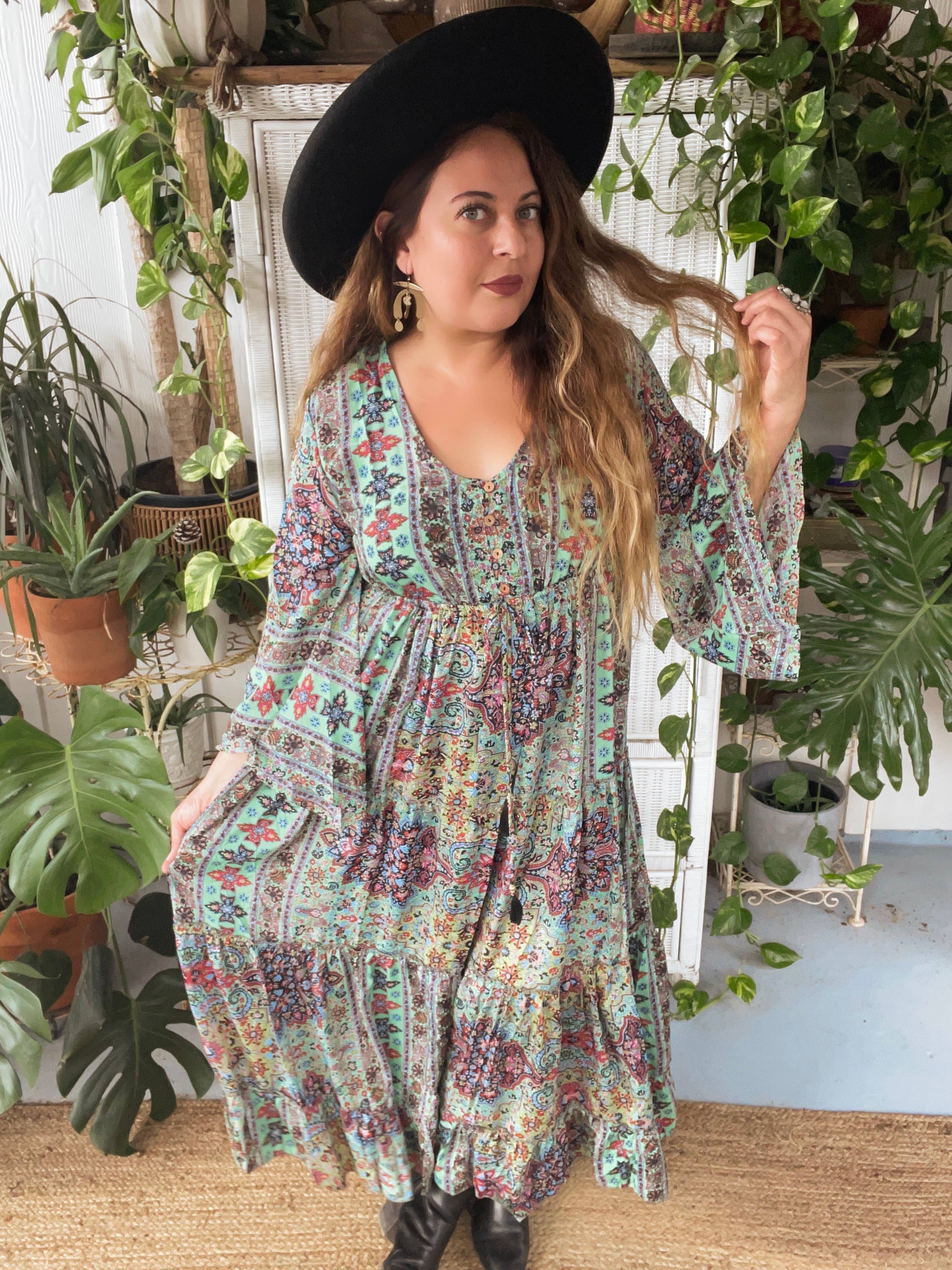 Pink and Silver – Engroshandel Kjole - Dame – Silke Bell Sleeve Maxi Kjole m/knapper (Grøn - Sort)2