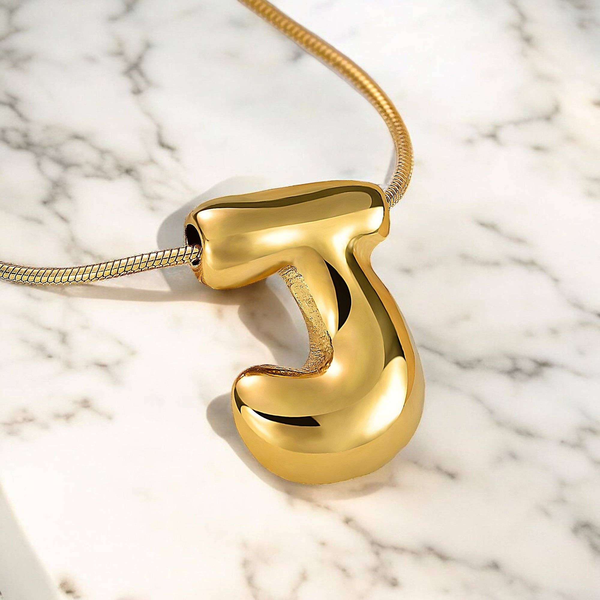 Cape Diablo - Vente Colliers à pendentif - Collier Initiale Lettre Bulle Chute Éclat Doré9