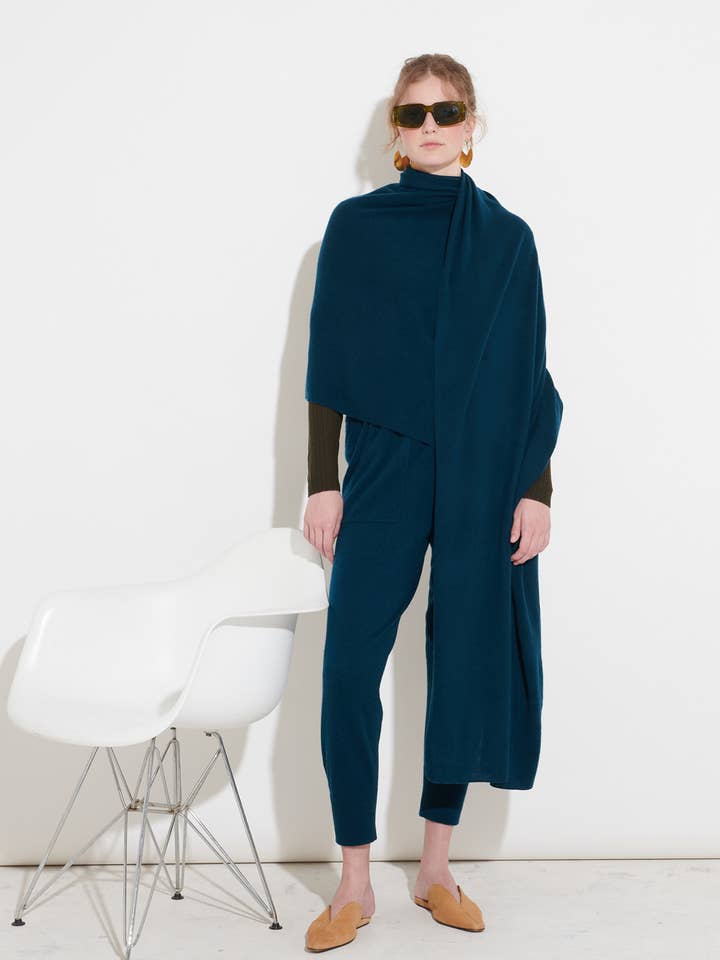 Grote reisdraagdoek van kasjmier - Donkerblauwgroen voor wholesale door CASHMERISM