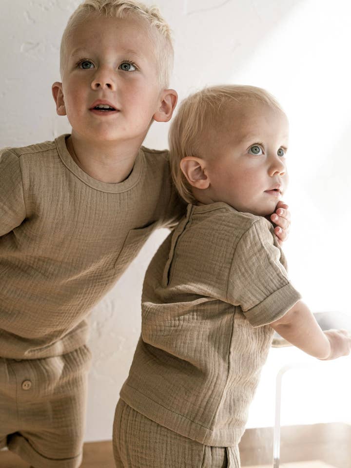 Camiseta Malibu Bolso 'Vintage Castanho' por atacado de Oat Children