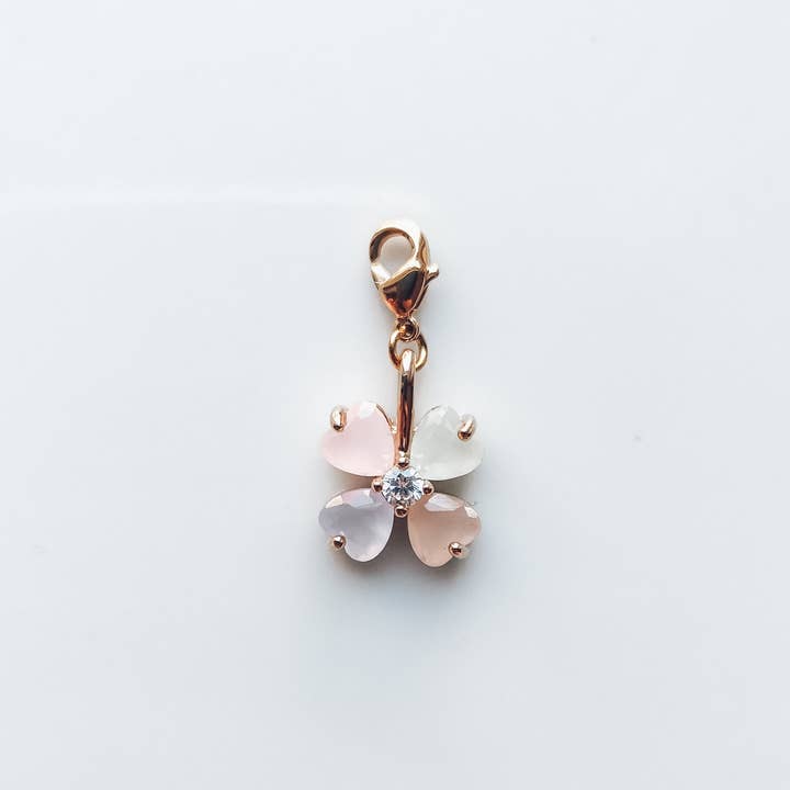 Ciondolo quadrifoglio portafortuna per la vendita all'ingrosso da parte di La Chic Fille