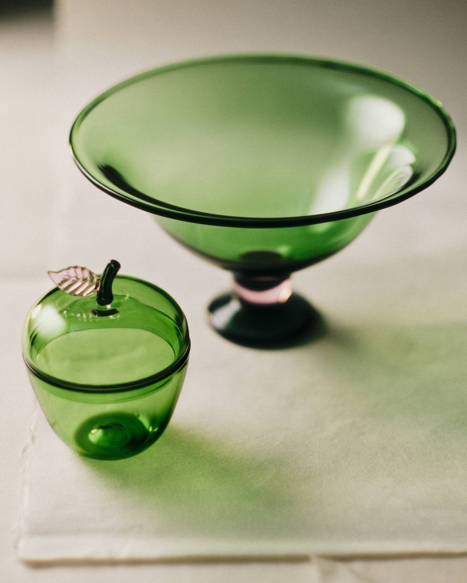 Sophie Lou Jacobsen - Wholesale Decorative Plate/Dish/Bowl - Fruit Bowl, Green/Pink/Clear1