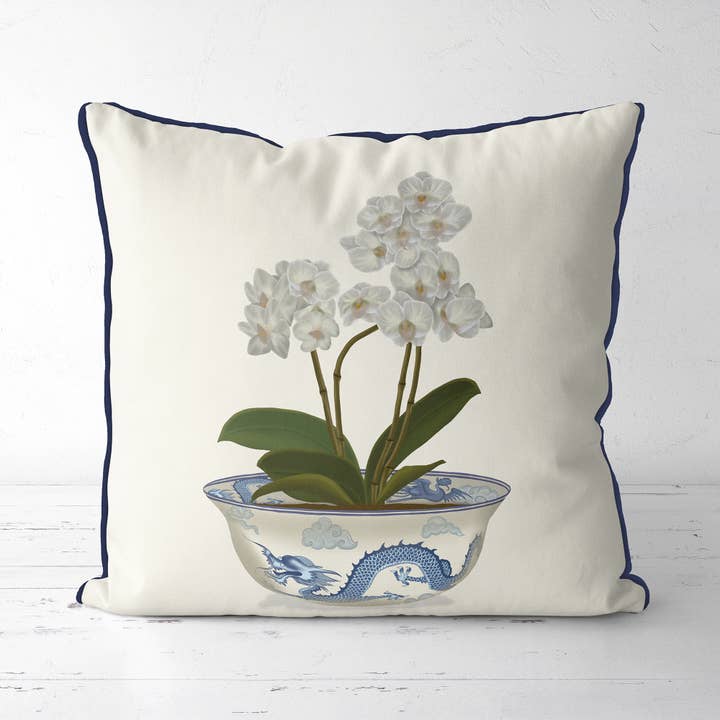 Coussin de patio Chinoiserie Orchid Floral Dragon Bowl pour la vente par FabFunky Ltd