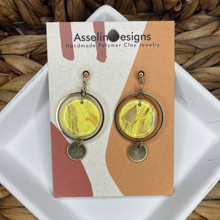 Boucles d'oreilles en pâte polymère - Pendentifs jaunes pour la vente par Asselin Designs