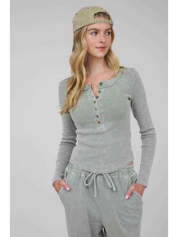 J.O.A - Wholesale Gebreide top - Dames - GEWASSEN LANGE MOUWEN GERIBBELDE HENLEY BREISEL TOP16