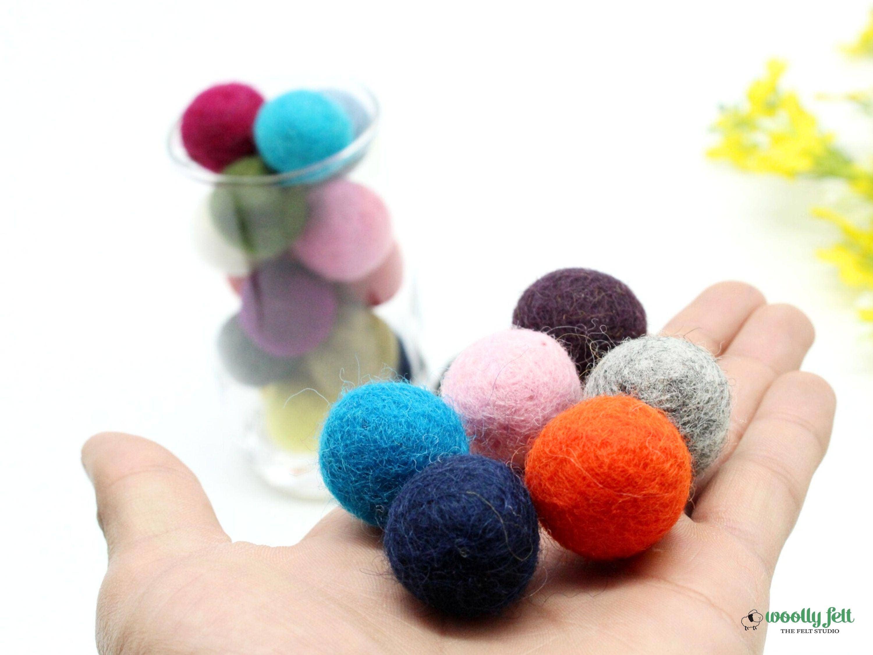 Woollyfelt - Vente Matériels de bricolage - 100 pièces de boules en laine feutrée à la main de 2 cm 100 % laine pour bricolage et décoration5