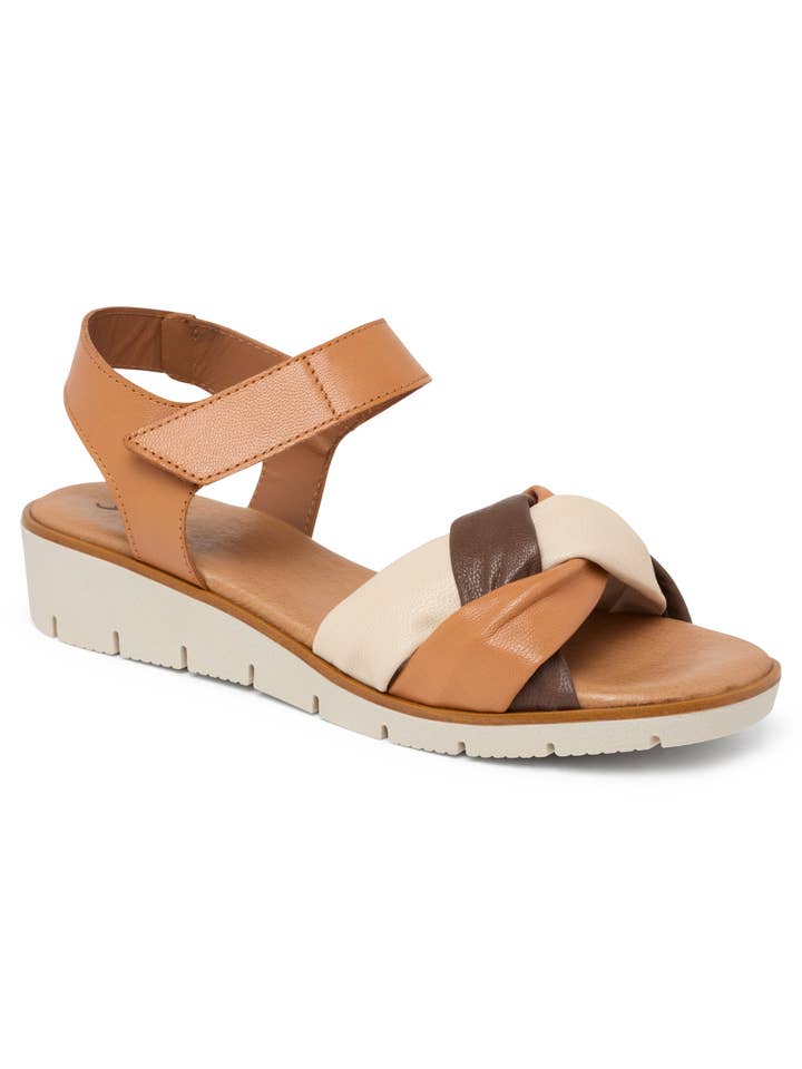 Geflochten sandaal met sleehak en zachte MOA binnenzool voor wholesale door Suecos