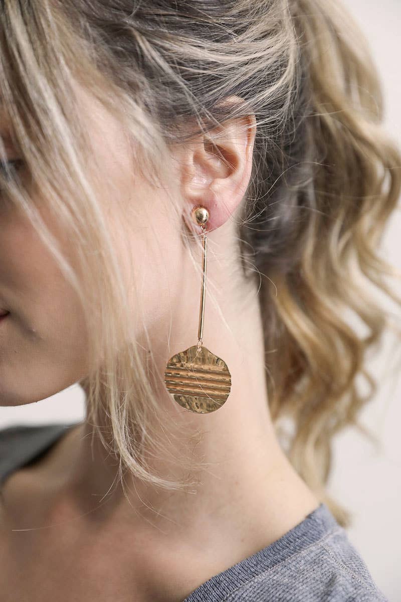 Leto Accessories – wholesale Dangle earrings – Textured Gold Disc Dangle Earrings – Modern & Chic ✨1