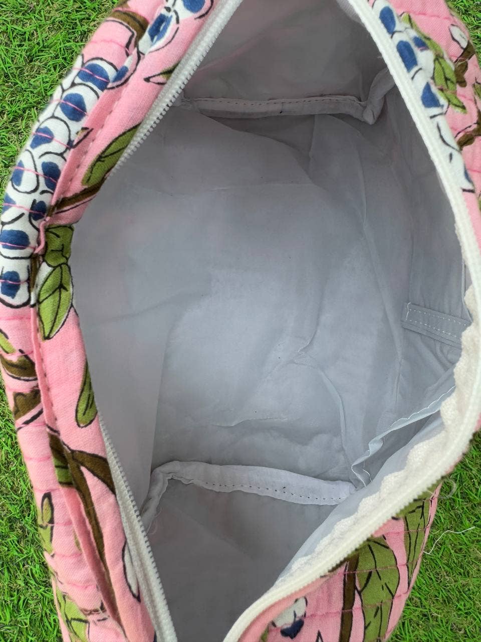 bhavnas boutique – bolsa de maquilhagem e cosméticos por atacado – Bolsa de Cosméticos Grande Estampada em Salmão Algodão Indiano Acolchoado5