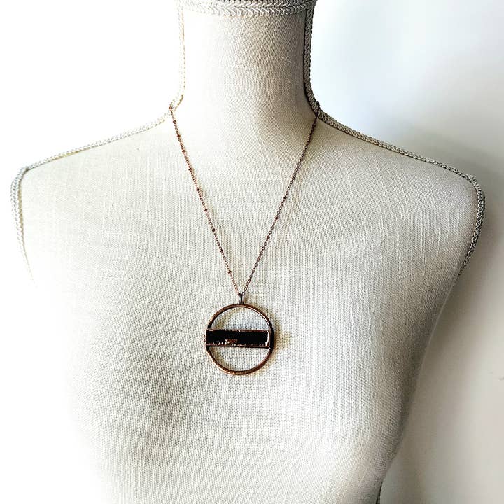 MergingMetals – wholesale Hänge-/berlockhalsband – Svart turmalin halo halsband//Elektroformade smycken