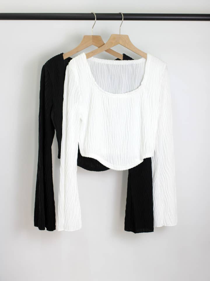 T2502ZHJ72888 - Damen Langarm Crinkle Crop Top für den Großhandel von ESLEY