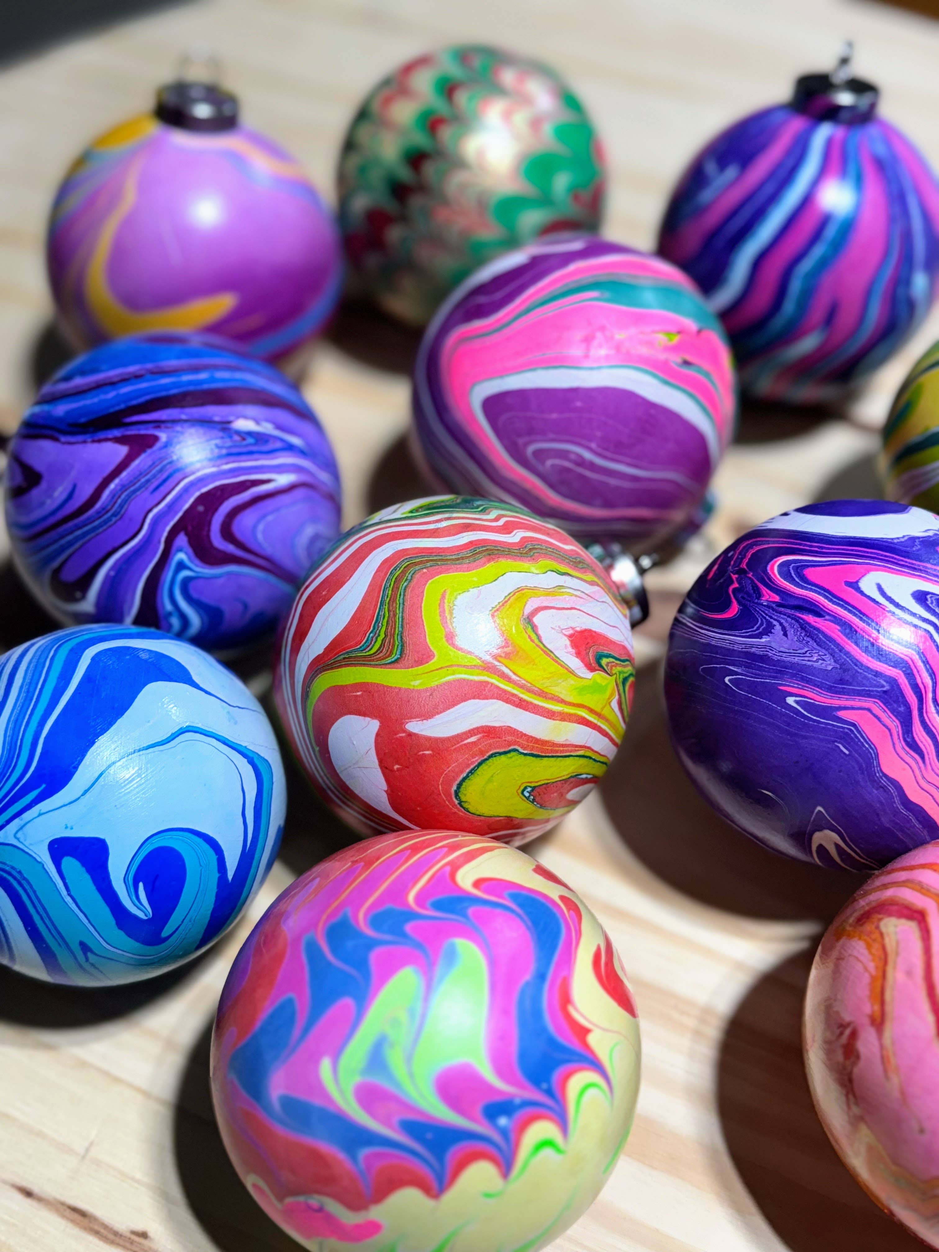 Marbling Art LLC - Wholesale Ornament - Hand-Marbled Ceramic Christmas Baubles / Decorations9