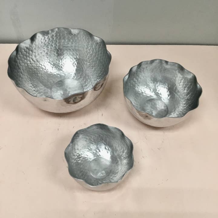 India Handicrafts Inc - Wholesale Decorative Plate/Dish/Bowl - Hammered Aluminum Petal Bowls S/3