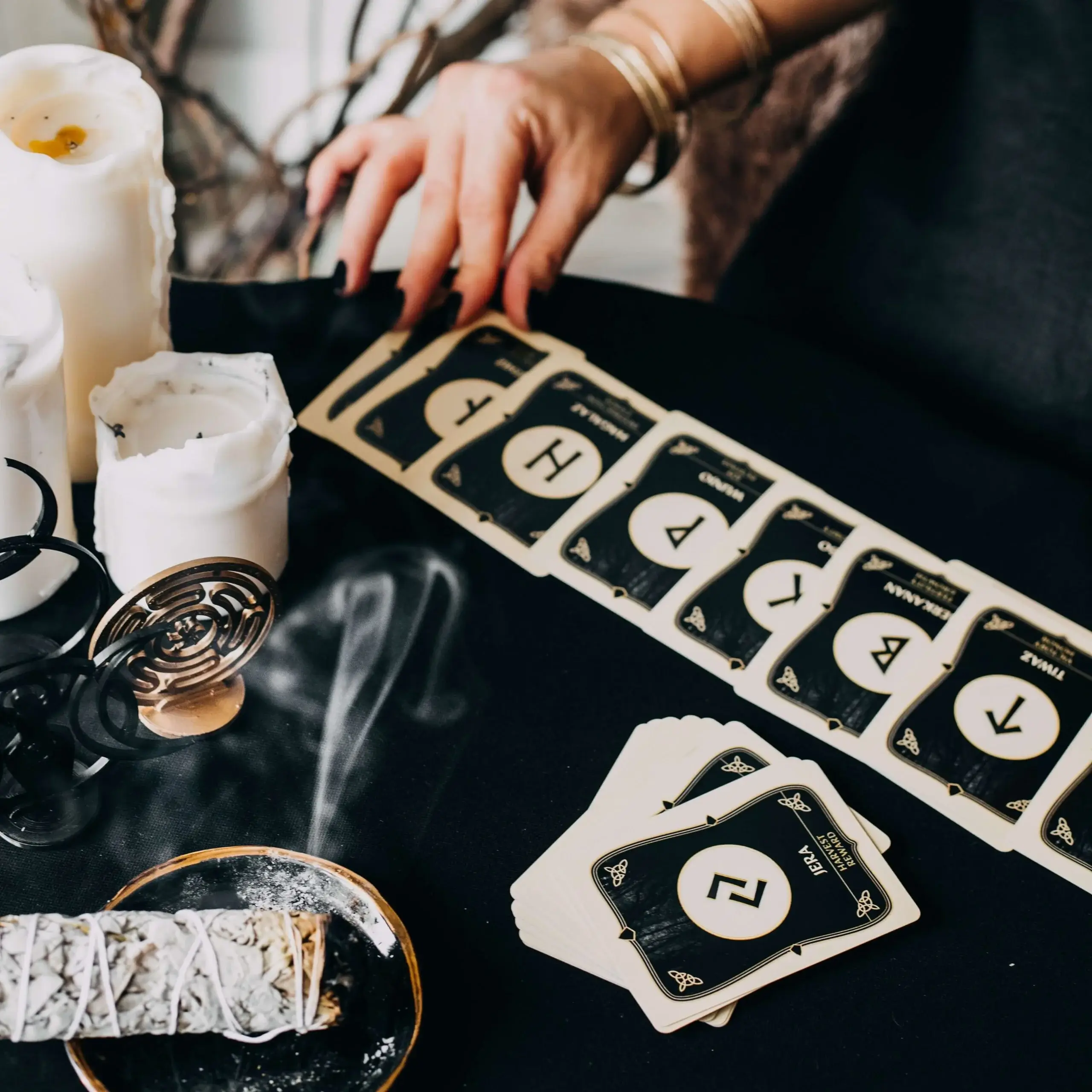 LA MUCI DESIGN - Wholesale Tarotkaarten - Deep Forest rune set – 25 kaarten Nordic waarzeggerij8