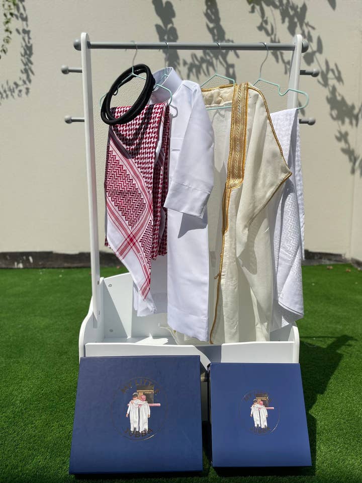 Prestige Baby Boy Thobe Geschenkset | Cream Bisht (0—12 Monate) — 5 Stück für den Großhandel von MY LITTLE JUBBA