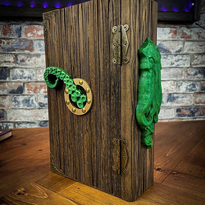 Fandomonium - Wholesale Board Game - Cthulhu's Curse Dungeon Master Screen4