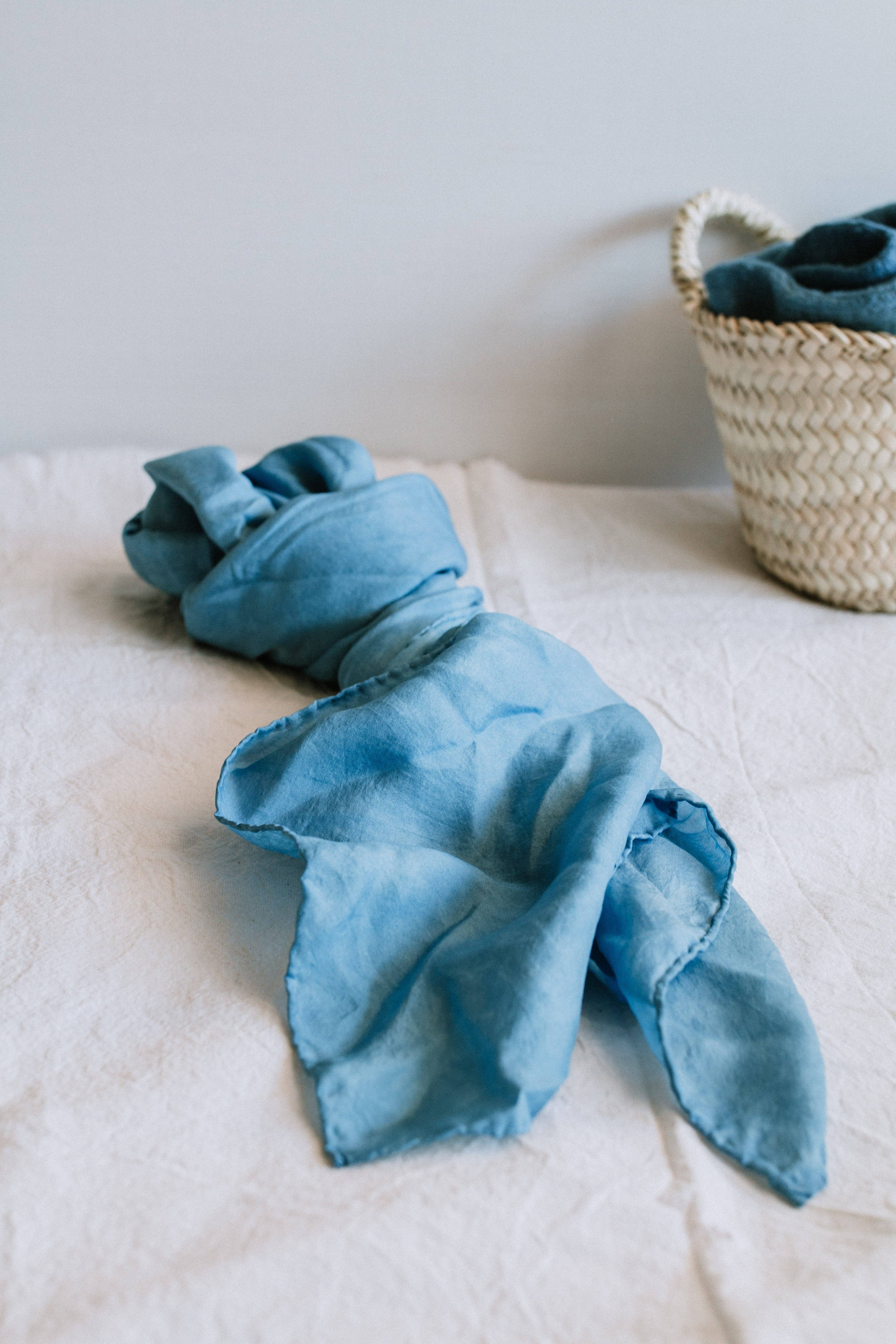 Eloise et moi - Vente Écharpe – femme - Foulards en soie 100 % teints à la main en tons neutres et naturels2