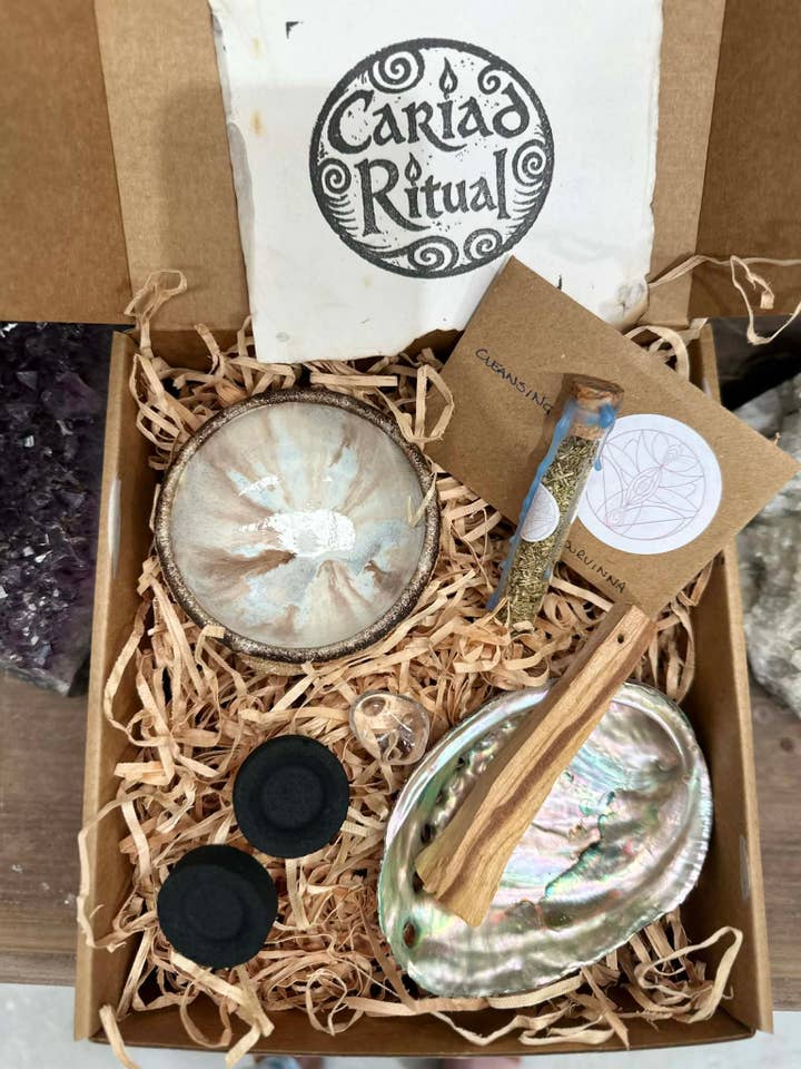 Kit Ritial Cariad - Nettoyer pour la vente par Carys Martin Ceramics