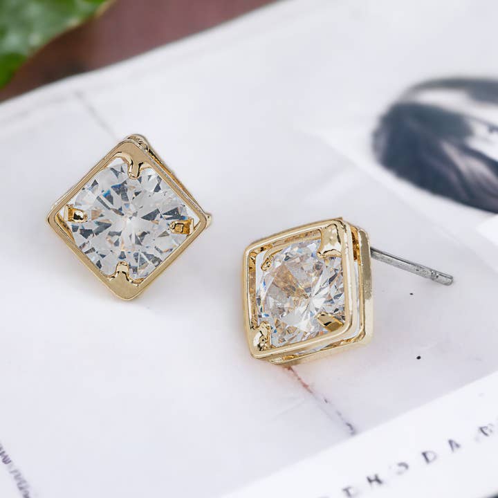 Dazzlers - Orecchini a perno con cornice in zirconi per la vendita all'ingrosso da parte di Howard's