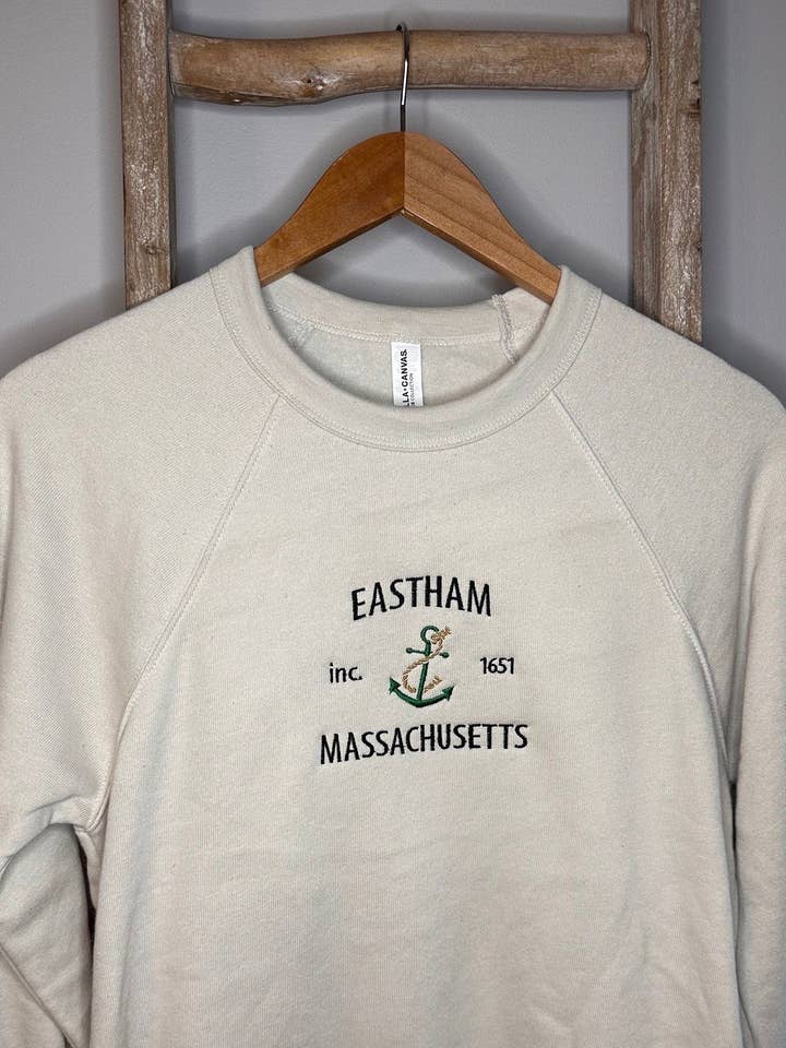 Geborduurde ronde hals van Eastham Massachusetts/Trui van Cape Cod/Borduurwerk van Cape Cod/Eastham Crewneck/Borduurwerk van Massachusetts voor wholesale door Rain Embroidery
