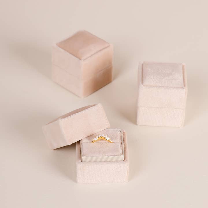 JaxKelly - Wholesale Jewelry Box/Organizer - Velvet Jewelry Box - Square - Cream