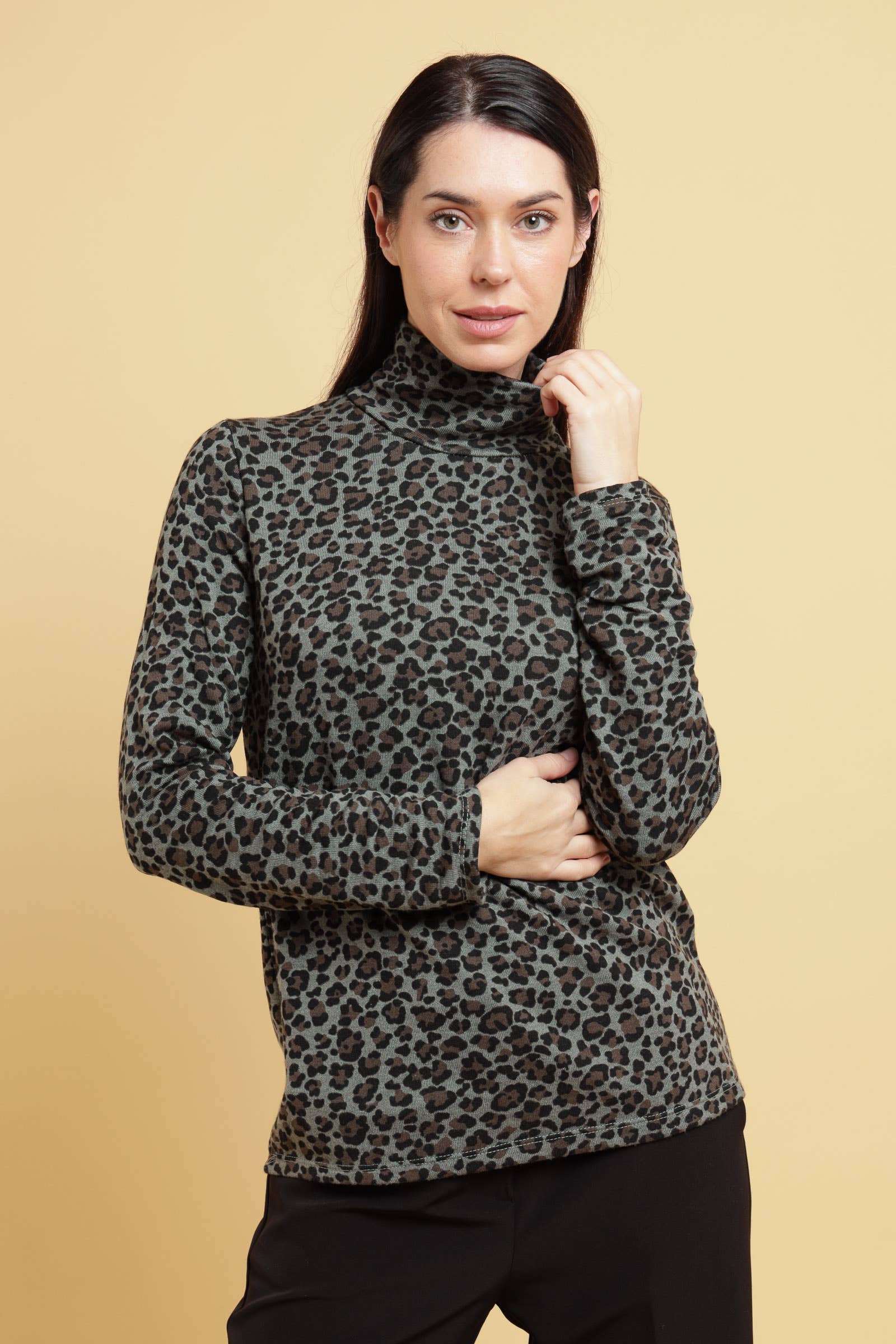 Mimi & Gogo - Wholesale T-Shirt - Women's - Leopard Turtleneck Top @5672_HLeoColChemine8