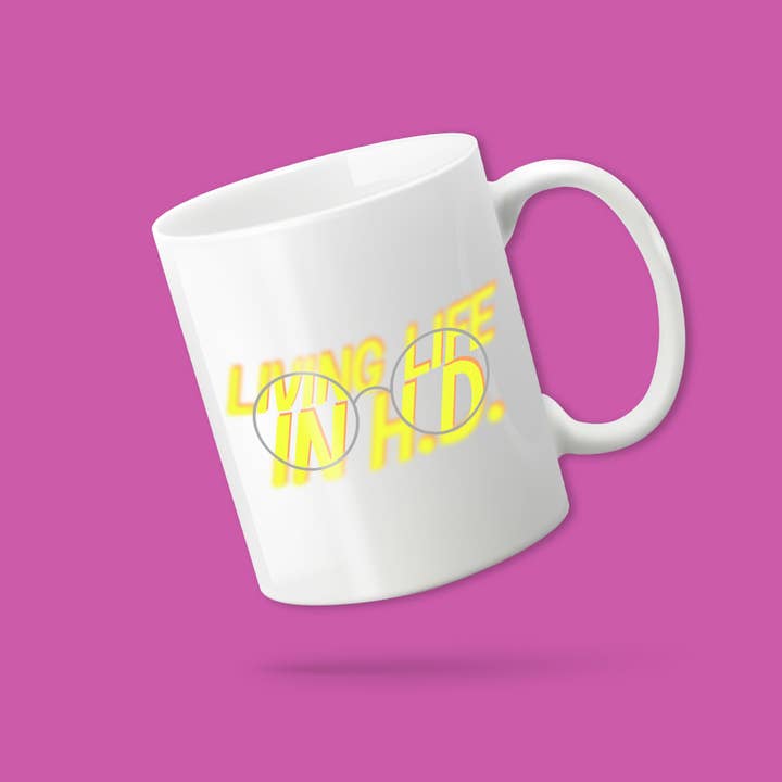 Caneca Living Life In HD por atacado de Fighty Pants.