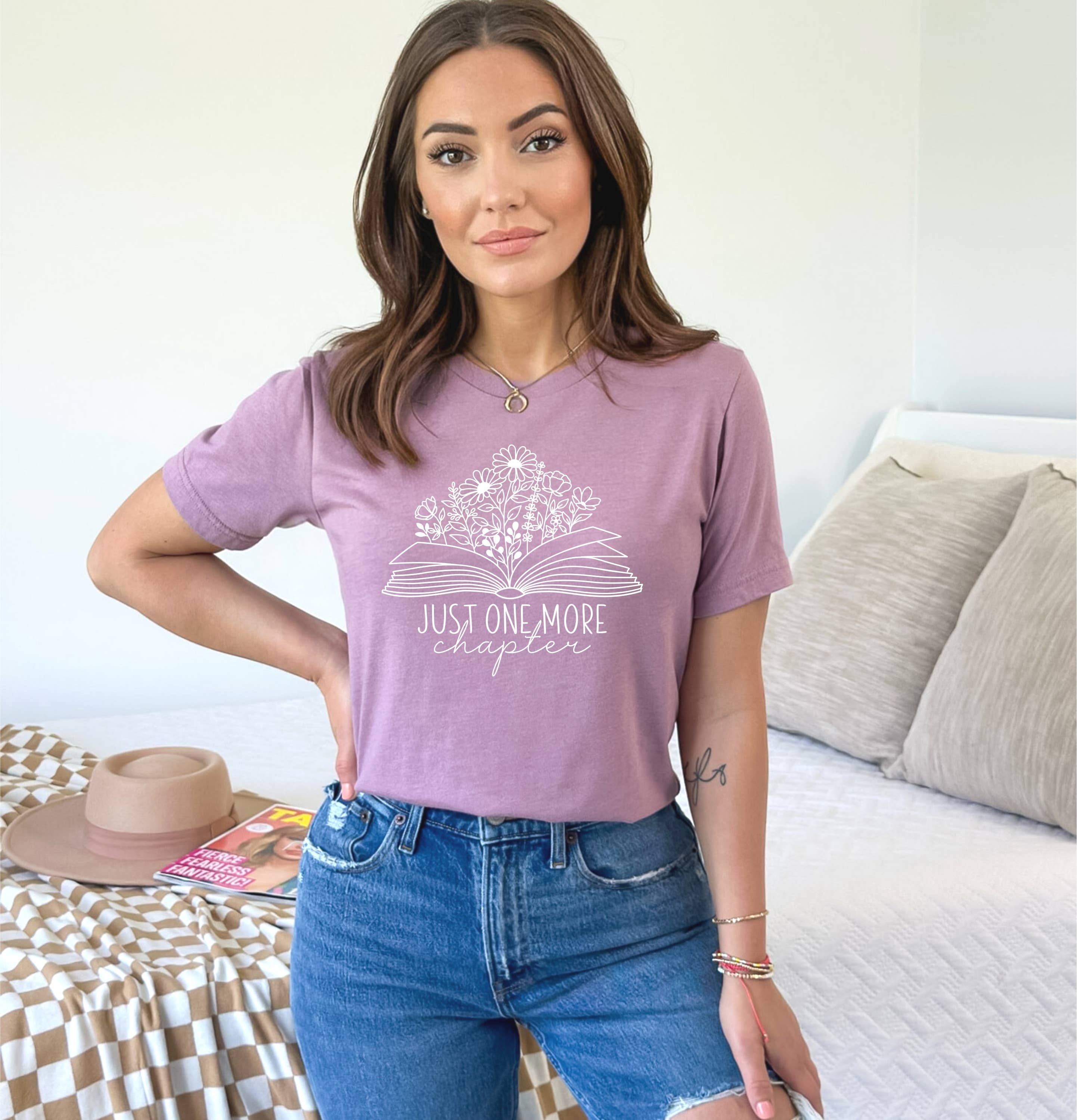 Humm & Willow – wholesale T-shirts med screentryck – Dam – Just One More Chapter Shirt - Book Lover Shirt4