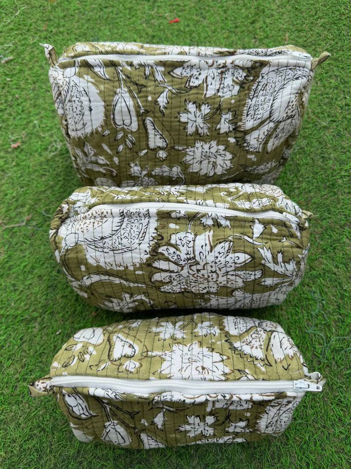 Amanda Sac Imprimé Trousse de Toilette Sac en Coton Matelassé pour la vente par Bhawana Handicrafts