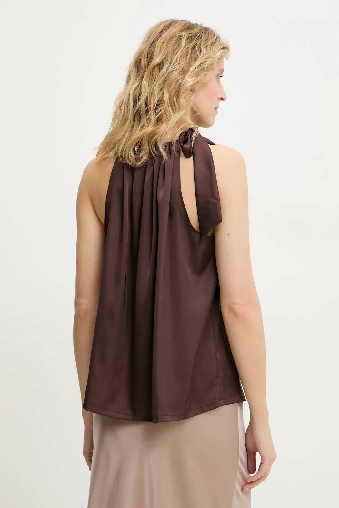 CHOKLATE PARIS - Wholesale Blouse - Dames - Satijnen top Elisabeth met strik bij de kraag - CK0809039