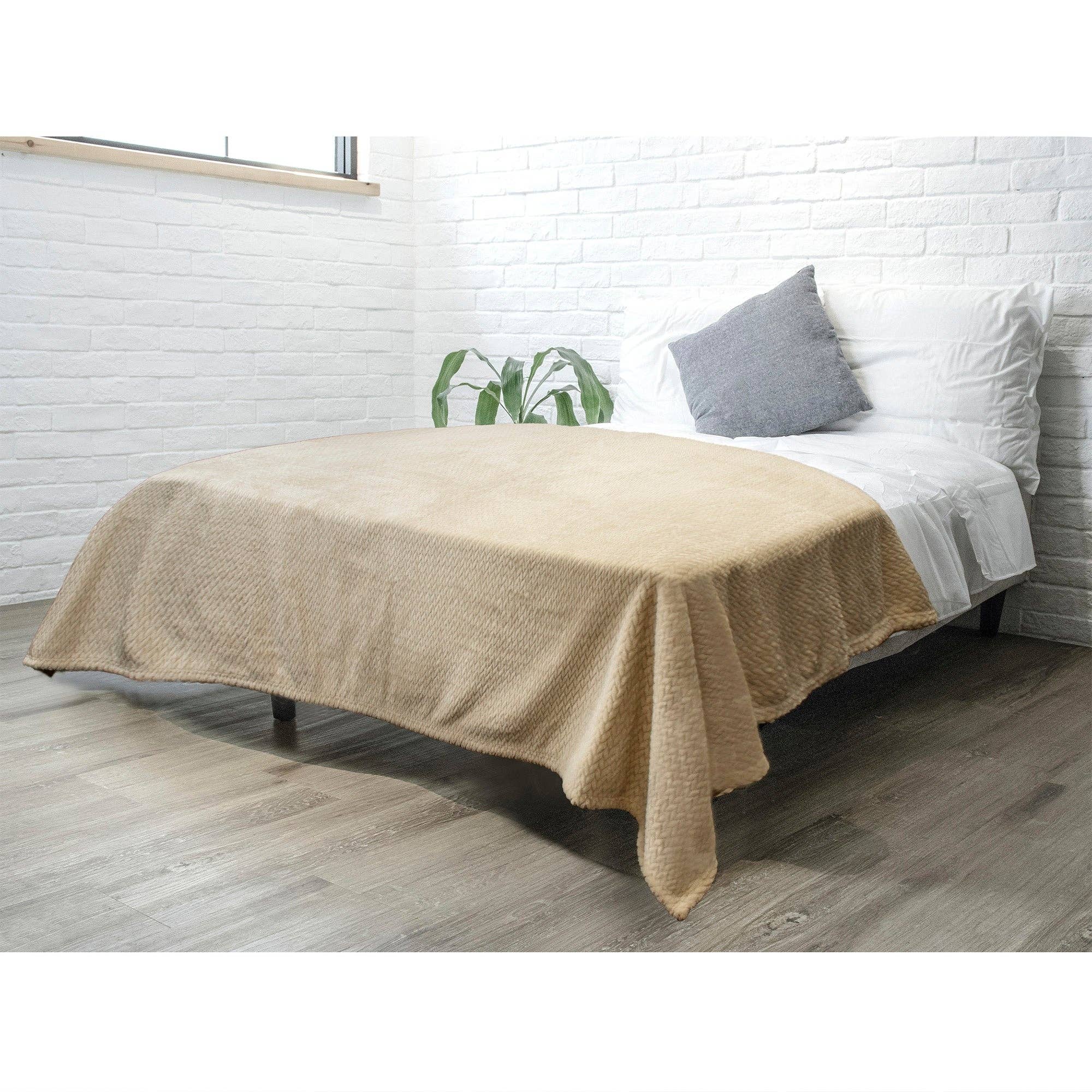 Pavilia – Manta para sofá por atacado – Cobertor de fleece texturizado com estampa de folhas24