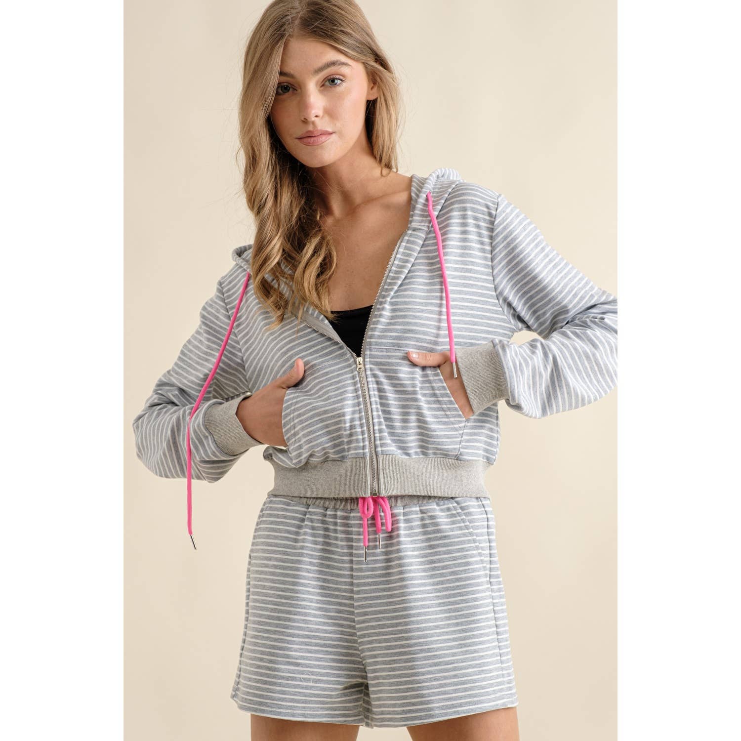 Sweet Generis – wholesale Lounge set – Women's – CONTRAST DRAWSTRING ZIP UP HOODIE AND SHORTS SET29