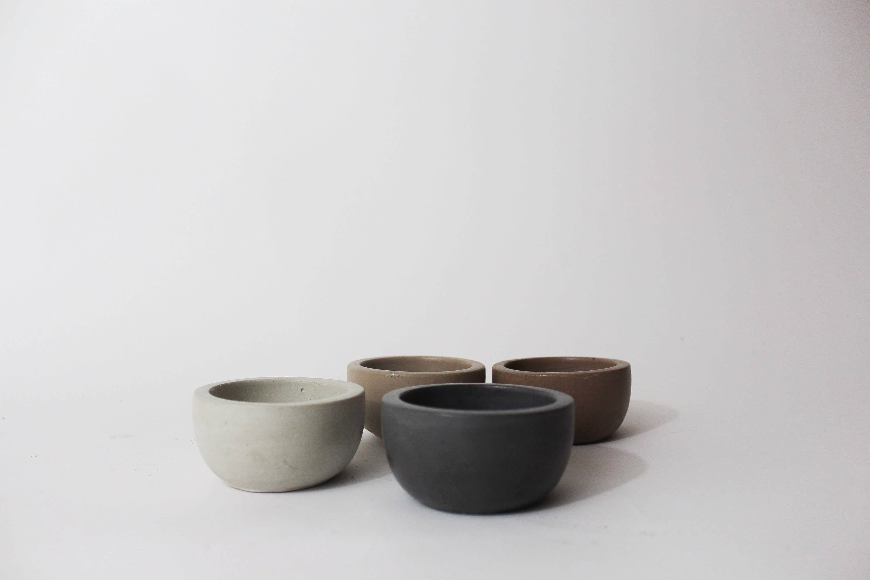 Mindful Cements - Wholesale Plant Pot - Minimalist Small Round Nordic Concrete Pot with Drainage Hol4