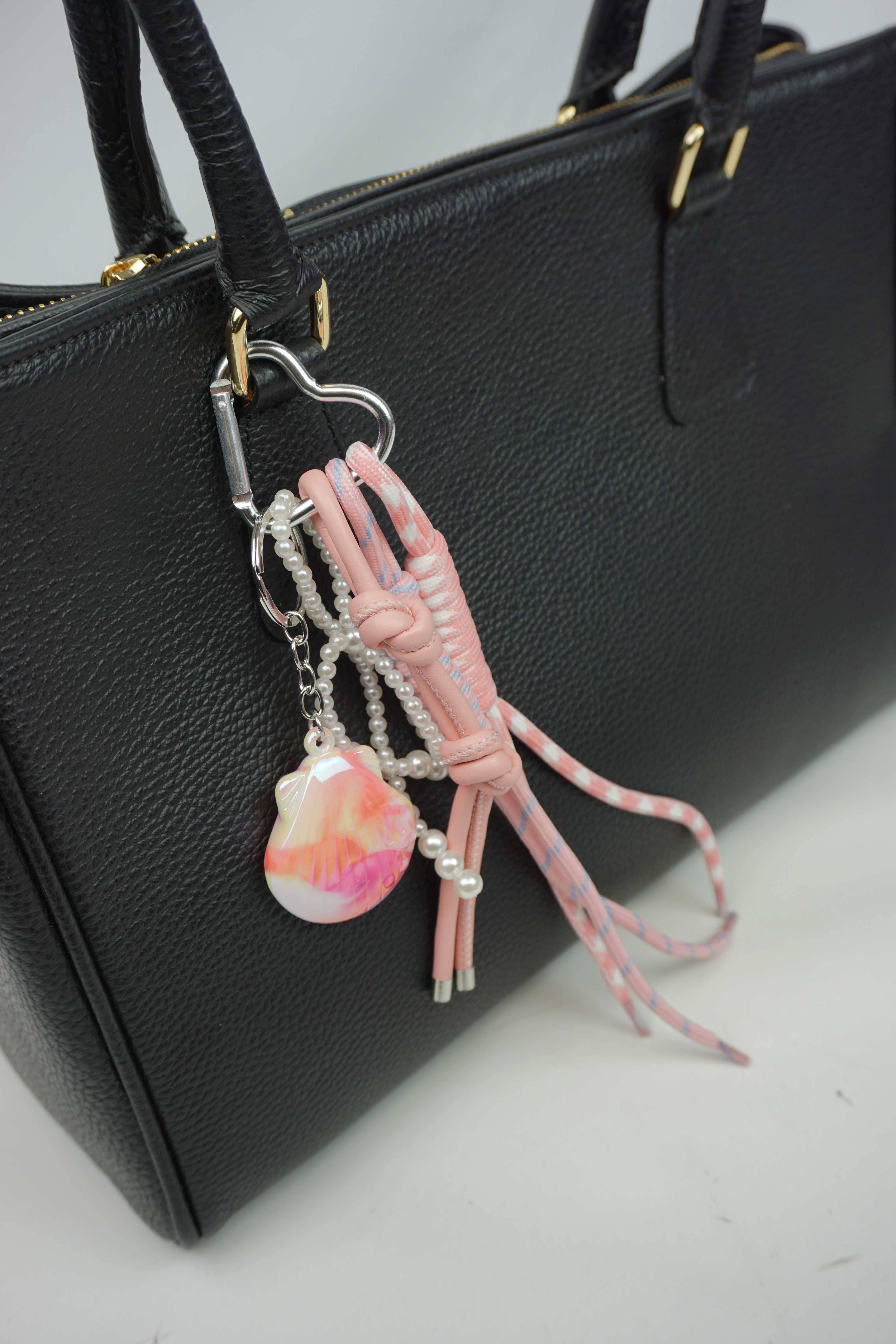 Anais - Wholesale Keychain - Women's - Grigri keychain shell2