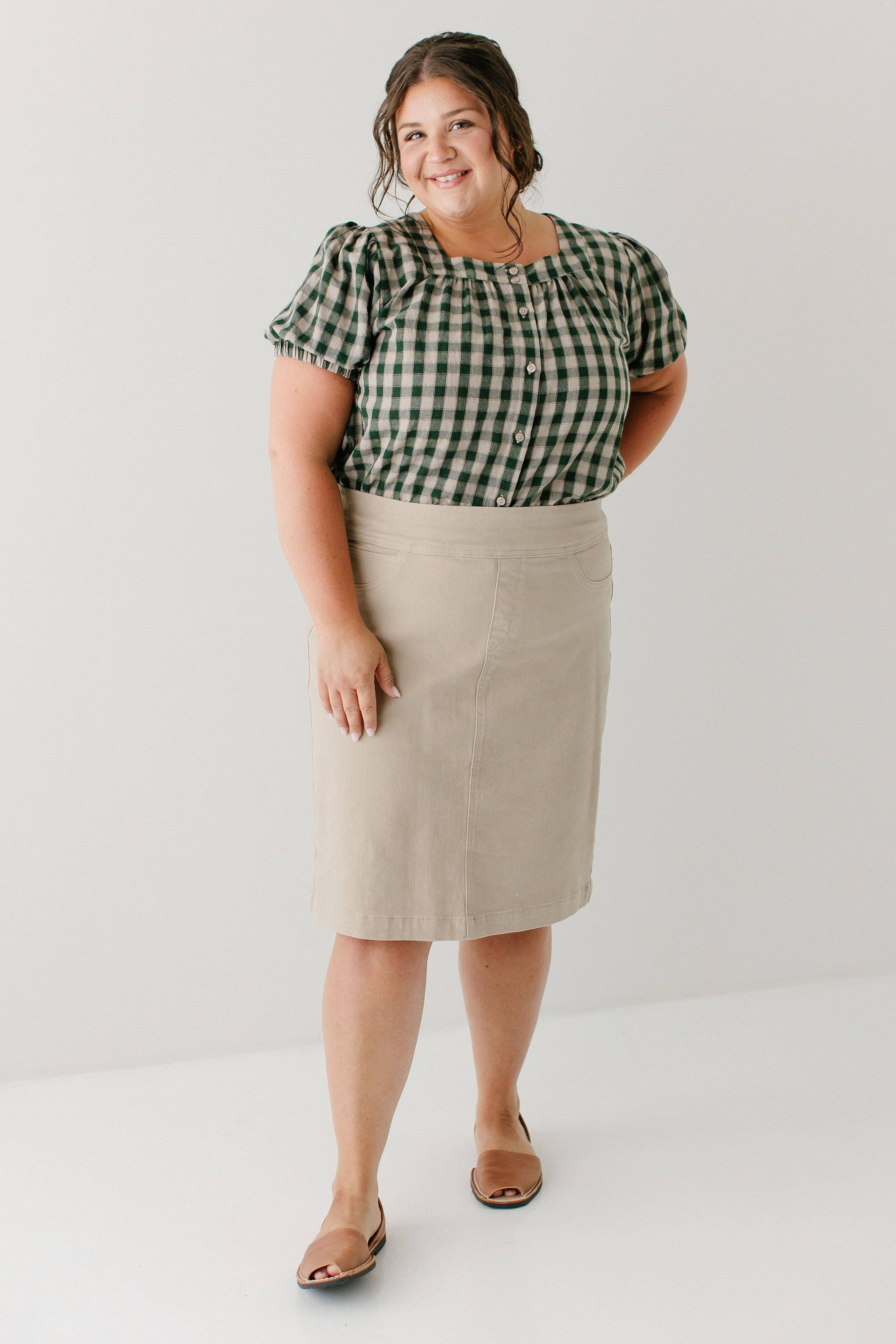 Ljus Tan 'Sadie' Grön Gingham Kortärmad Blus SLUTREA för wholesale på Faire3