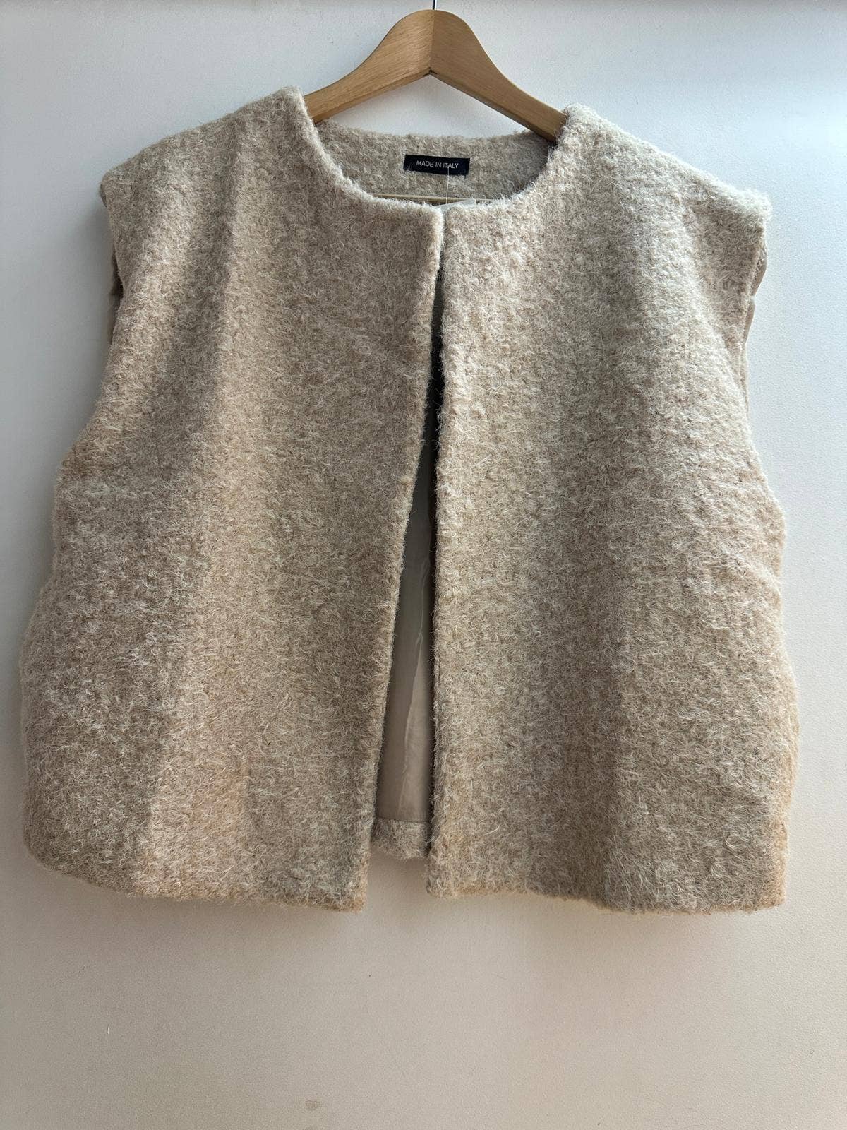 LORIANE - Wholesale Outerwear Vest - Women's - 250195 Plain sleeveless vest