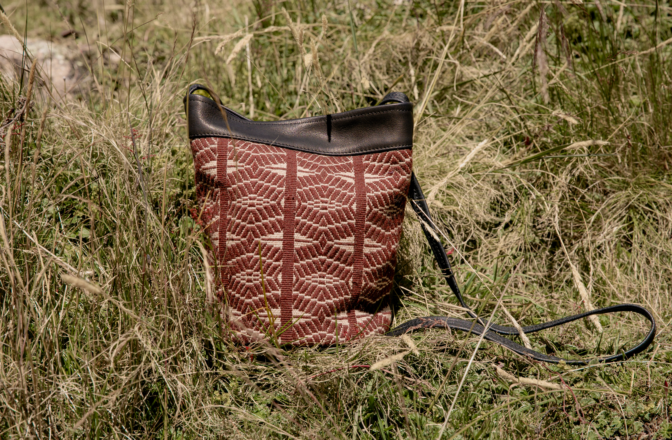 Awamaki - Wholesale Crossbody Bag - Women's - Woven Bucket Bag7