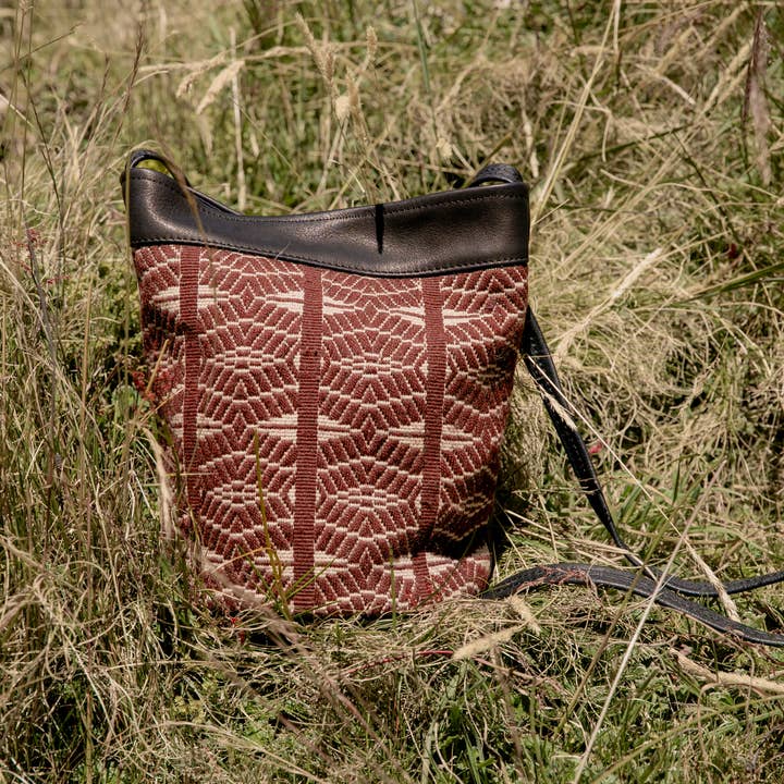 Awamaki - Wholesale Crossbody Bag - Women's - Woven Bucket Bag7