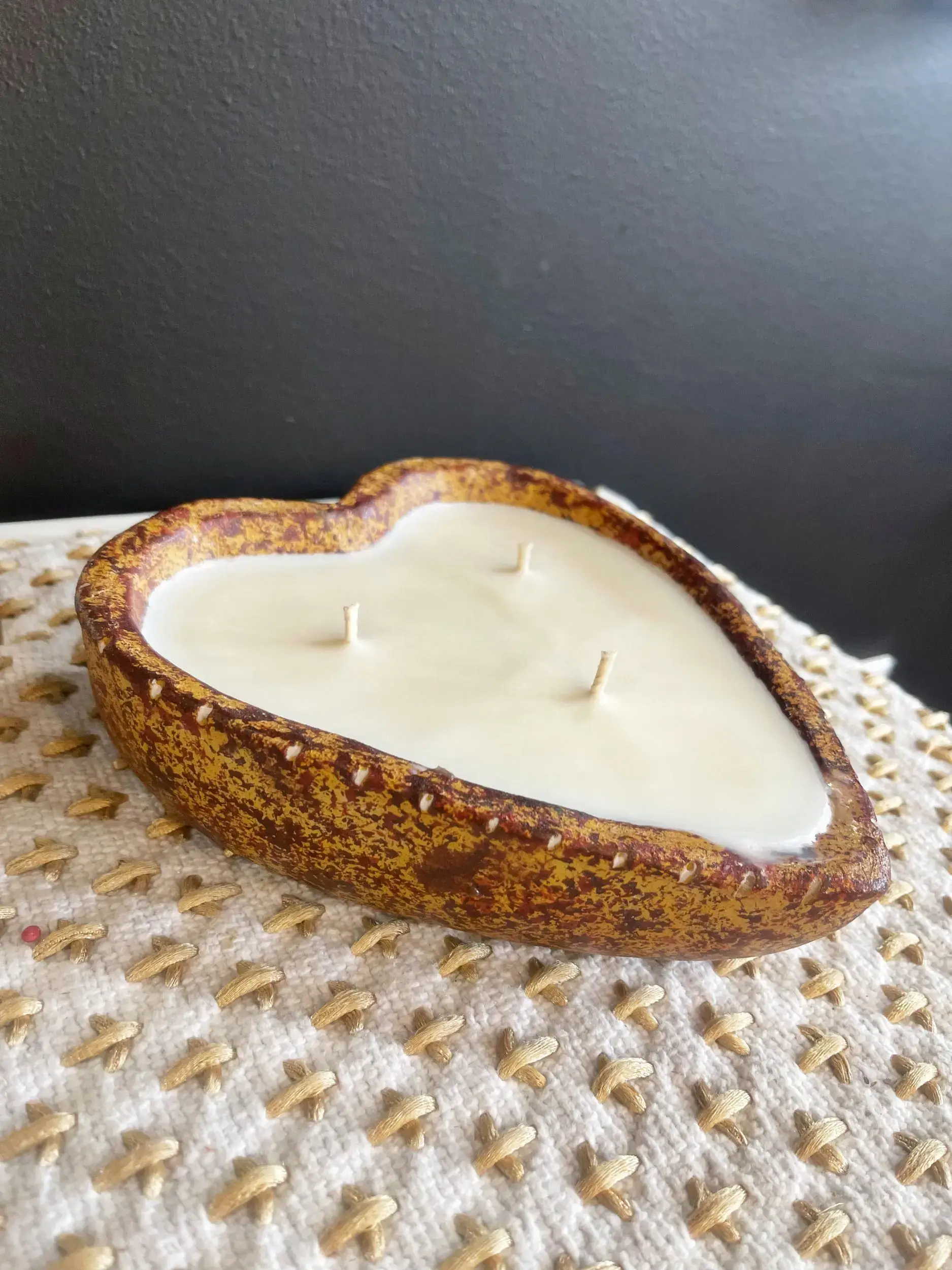 Maddison Avenue Candles Company - Wholesale Jar/Filled Candle - Valentine Candle Clay Heart Shape 100% Soy1