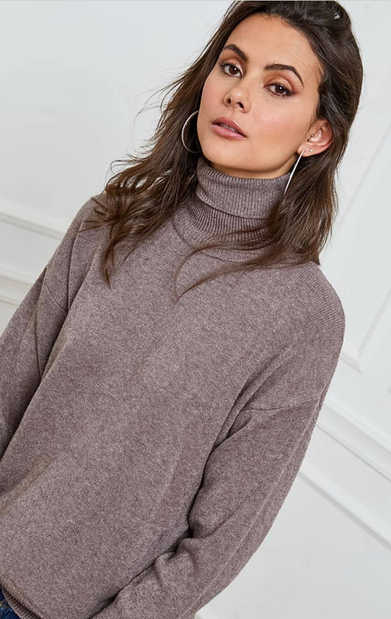 LÉA & LUC – wholesale Knitted jumper – Women′s – Turtleneck sweater with pockets REF. 003047